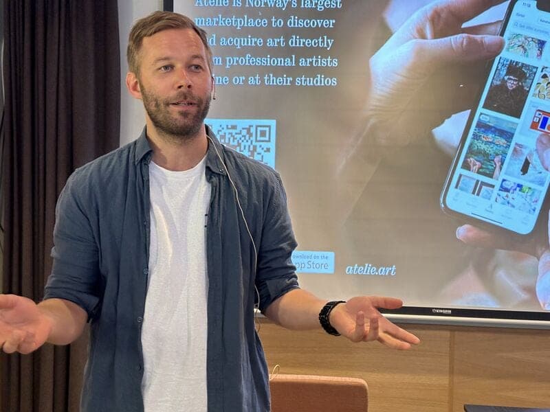 Christian von Hanno presenterer Atelie.art på et foredrag